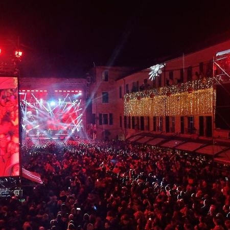 דירות קוטור Main Square View מראה חיצוני תמונה